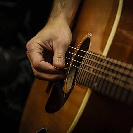 Öffnet die Seite 'Treffpunkt Musik: Erweiterter Singkreis – zusammen singen und begleiten'