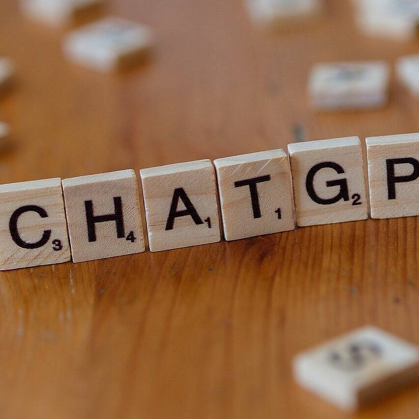 Öffnet die Seite 'ChatGPT einfach erklärt – entdecken Sie die Möglichkeiten der KI'